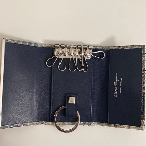 Salvatore Ferragamo REAL Reptile Key Holder- NEVER BEEN USED - Picture 2 of 7
